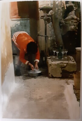 2012-0108-PRE.jpg; 2012-0108-PRE; Fier, Albanië - de afwas; fotografie