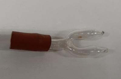 2013-0015-MGL.jpg; 2013-0015-MGL; Y-vormig glazen verbindingstuk; gebruiksvoorwerp