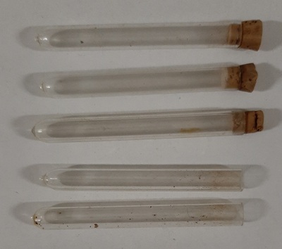 2013-0018-MGL.jpg; 2013-0018-MGL; Kleine reageerbuizen (5 Stuks); gebruiksvoorwerp