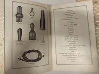 2013-0034-HHIb.jpg; 2013-0034-HHI; Boekje met ziekenverplegings-artikelen; reclamematerialen