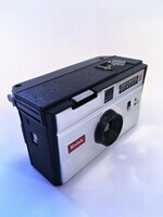 2018-0005-MDI1b.jpg; 2018-0005-MDI/1; Kodak Instamatic 50 Camera (onderdeel van de V&D schat/tijdcapsule uit de jaren 1960); fototoestel