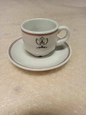 2020-0004-MCE.jpg; 2020-0003-MCEb; Schotel met het logo van Garoeda; serviezen