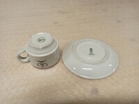 2020-0004-MCEa.jpg; 2020-0003-MCEb; Schotel met het logo van Garoeda; serviezen