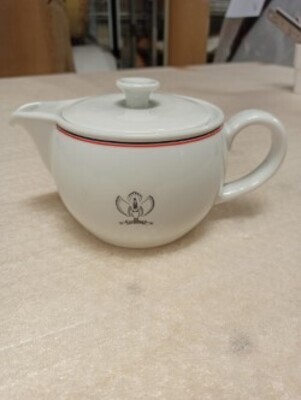 2020-0006-MCE.jpg; 2020-0006-MCE; Theepot met logo van Garoeda; serviezen