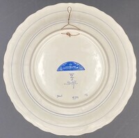 2021-0003v-MCE.jpg; 2021-0003-MCE; Keramieken wandbord ''Ter Herinnering aan Uw 70 jarige Dienst Koninklijke Meddens B.V.''; wandbord