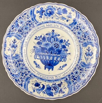 2021-0004-MCE.jpg; 2021-0004-MCE; Keramieken wandbord ''Ter Herinnering aan Uw 60-jarig jubileum Meddens B.V.''; wandbord