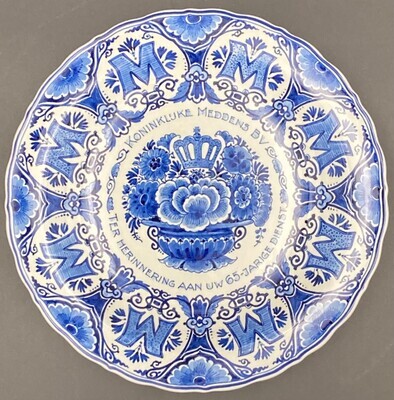 2021-0006-MCE.jpg; 2021-0006-MCE; Keramieken wandbord ''Koninklijke Meddens BV Ter herinnering aan uw 65-jarige dienst''; wandbord
