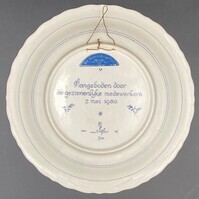 2021-0007v-MCE.jpg; 2021-0007-MCE; Keramieken wandbord ''Koninklijke Meddens, 1830 1980''; wandbord