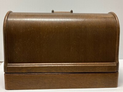 2021-0010-HHI.jpg; 2021-0010-HHI; Pfaff naaimachine uit ca. 1900; naaimachines