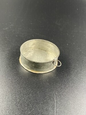 24d1f823-023c-4e1a-b364-b555186c6698.jpg; 1960-0000-KPO/129; Ronde metalen, gegalvaniseerde bakvorm
; bakvormen