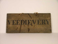 251_a.jpg; 251; Schandbord met aan weerszijden tekst.; schandbord