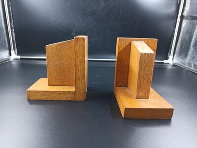 28d15a7e-c2ad-43ed-a15a-a2c1e4e84821.jpg; 1982-0014-HHI/a; Houten boekensteun; boekensteunen