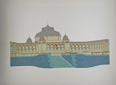 2a7726ab-20d1-442c-8845-f9962fb8771c.jpg; 1973-0021-PRE; Kurhaus gezien vanaf het strand.; prenten