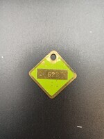 2b2d028e-b34a-4647-b172-d28d35549120.jpg; 0000-0335-PEO; Hondenpenning uit 1934; hondenpenningen (belastingpenningen)