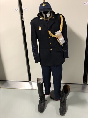 2d863135-43d2-4831-b3bc-7fbf49b9512b.jpg; 0000-0061-MWE; Uniform met laarzen en hoofddeksel van Politie Haaglanden; kleding