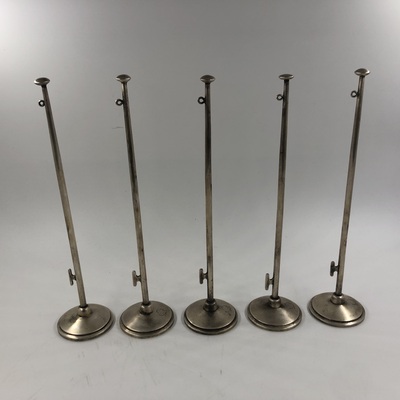 3317ba92-72e1-4777-abbd-41987cbce8c6.jpg; 2022-0012-MMO/1-5; Vijf vlaggenmasten ; decoratief object