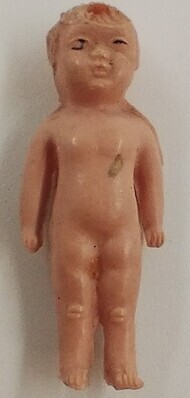 33a5d6c3-443d-407a-9c08-57dcd1250de8.jpg; 1960-0139-KPO; Naakt, celluloid popje.; poppenkleding