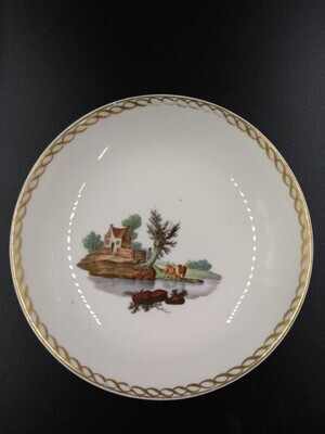 3439e854-9c39-4486-bf1a-9dceceb78702.jpg; 1951-0094-OCE; Met landschap beschilderde en geglazuurde, porseleinen schotel.; schotels