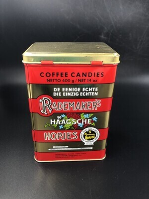 37979492-b512-4bdf-b1b6-ced7ec44f0a4.jpg; 1981-0027-HHI; Blikken trommeltje met goudkleurig scharnierend deksel voor Haagse Hopjes.; trommels (houders)