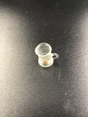 37a6edb6-0a69-4ea5-b7df-d0606f13f0b8.jpg; 1960-0284-KPO/139; Doorzichtige glazen bierpul met oortje; bierpullen