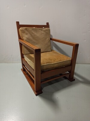 3872b6c6-9423-4b01-a315-e11e6c3dce7f.jpg; 1997-0547-HHI; Houten fauteuil van Bas van Pelt ameublement, met los zit- en rugkussen van goudgele stof.; fauteuils