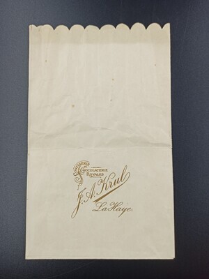 38a20b7e-0b17-4052-838a-e48130d06fa8.jpg; 0000-0872-PRE; Papieren zakje voor bonbons van Firma J.A. Krul; reclamematerialen