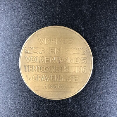 3a7a970e-42d5-4e62-852a-a1fe711a6291.jpg; 0000-0309-PEO; Penning Vredes en Volkenbonds Tentoonstelling 's Gravenhage 1930; penningen (betaalmiddelen)