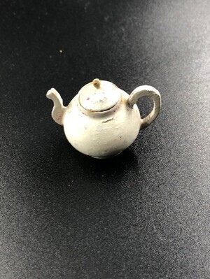 3a8fa739-b48c-448e-a369-71650fad682f.jpg; 1960-0284-KPO/094/5; Creme kleurige theepot; theepotten