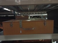 3cb234d5-f238-45fc-9ee3-bf6c5901d304.jpg; 2012-0008-HHI; Kist met blokken van de Haagse Huishoudschool Laan van Meerdervoort.; blokken (speelgoed)