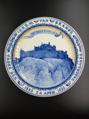 3d8adfa2-5c6f-4b98-8f77-b224599ff6de.jpg; 1997-0255-HHI; Delftsblauw bord met afbeelding van kasteel de Dillenburg; keramiek (objectgenre)