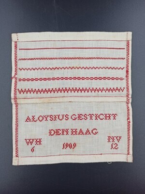 41e245af-a76c-4977-9c40-d41d9bca64dd.jpg; 0000-0057-MWE; Proeflapje borduurwerk 'Aloysius Gesticht'; borduurwerk