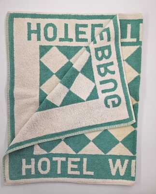43901664-2948-4460-addc-7c1b973f8dcb.jpg; 2024-0002-MWE; Handdoek uit Hotel Wittebrug; handdoeken