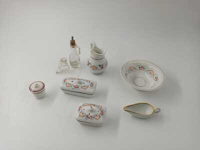 4490fbcd-1852-495e-a610-900db49b601a.jpg; 1958-0018-KPO/a-h; Wasstel bestaande uit 8 onderdelen, Chinees; wasuitrusting