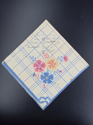 450fbd94-0399-4a6e-a437-780ae6a9775e.jpg; 0000-0726-HHI; Servet ter herinnering aan 4 mei 1945.; servetten