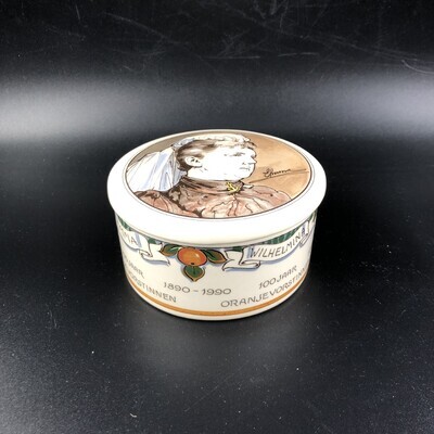 4511e31a-7615-4145-844d-d81b78656315.jpg; 1997-0258-HHI/a-b; Pot met deksel ter gelegenheid van 100 jaar oranjevorstinnen.; potten