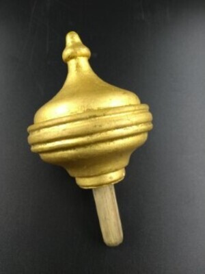 46160219-7156-47ee-9e42-d8ebc8151eeb.jpg; 1981-0009-HHI/c; Sierknop, onderdeel van vaandel 'Nieuwland'.; vaandelonderdeel