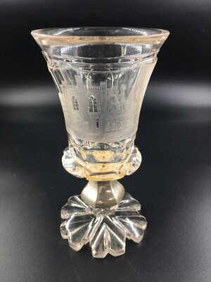 4645d5fd-a435-4334-aa13-4de8028c1ad2.jpg; 1999-0007-HHI; Glas met een afbeelding van het ruiterstandbeeld van Willem de Zwijger; eet- en drinkgerei