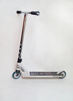 47e8d316-bc99-4a7d-a8c7-68121d5b8b96.jpg; V-HHM-1582; Het topstuk (step) van Halif Yauiz; MijnDenHaag*