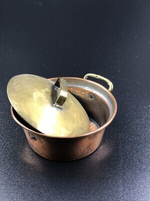 4d3f4504-3b2e-4fcf-9651-07fd06188539.jpg; 1960-0284-KPO/022; koperen pan met deksel; pannen