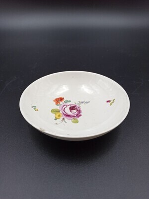 4dfeaca3-83ce-4c8a-bb1f-61923fcbbd05.jpg; 1940-0091-OCE; Schaaltje met polychrome bloemdecoratie.; schaaltje