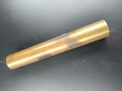 5504b38f-c1a6-4894-bc94-a07fc722cdb0.jpg; 1981-0009-HHI/h; Koperen buis, onderdeel van vaandel 'Nieuwland'.; vaandelonderdeel