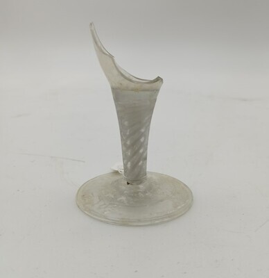 563f341b-8cd8-4489-96e4-497a6788638d.jpg; 331.01; Fragment van kleurloos wijnglas; wijnglazen