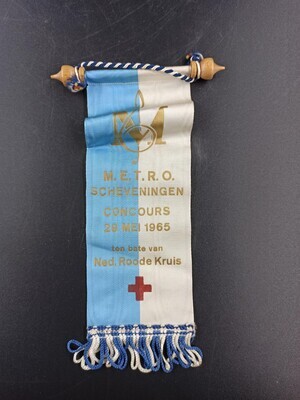 56bb8665-3a17-4384-a5dc-5483e21bc32e.jpg; 0000-0028-MWE; Lintje voor M.E.T.R.O Scheveningen concours; lintje (onderscheiding)