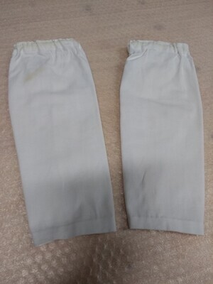 5a2fa393-1d73-4cc3-99f2-daeb1fde7e48.jpg; 0000-0024-MWE; 1 paar wit katoenen overmouwen.; overmouwen