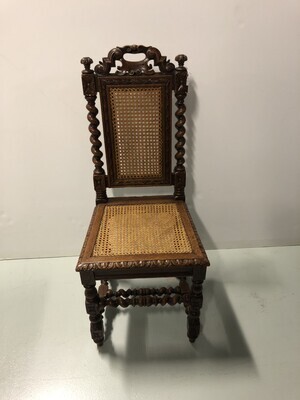 5afb3a89-17e2-44b5-a416-95464eae7f8e.jpg; R-GP-0361/3; Eetkamerstoel met gevlochten rieten zitting en rugpand.; stoelen