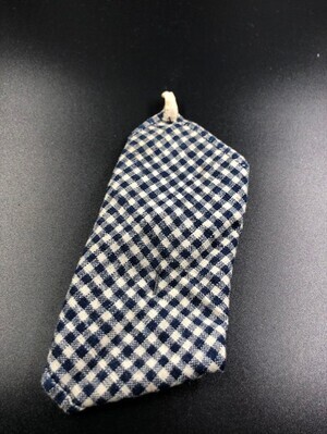 5edbbc94-8b3e-4597-904a-0806dd37d537.jpg; 1960-0284-KPO/071; Blauw/wit geblokte keukendoek met wit ophanglusje
; keukendoek