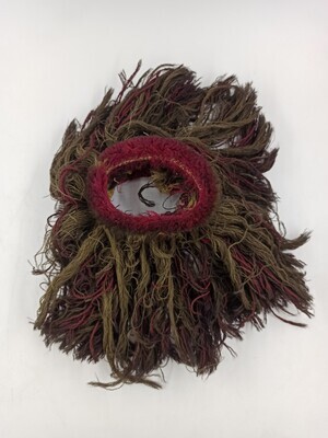 61eb1a41-c07a-4ee0-a741-185660ab1519.jpg; 449; Wollen decoratie van een hellebaard; hellebaarden