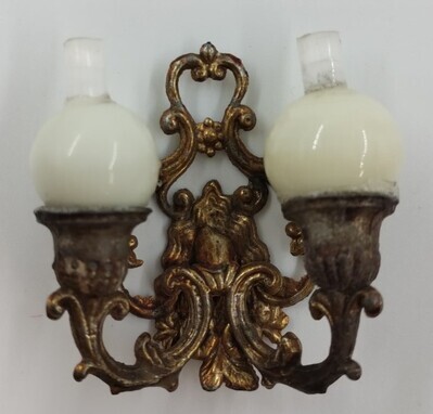 632ee825-5160-440e-828b-d06918f0dcba.jpg; 1960-0225-KPO/073; 2-armige wandlamp met bolvormige lampenkappen.; miniaturen