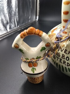 645c4d87-5507-4060-bcd0-9c28188601f4.jpg; 0000-0266-MCE/b; Dop van kruik ter gelegenheid van 50-jarig regeringsjubileum koningin Wilhelmina.; doppen (sluitingen)