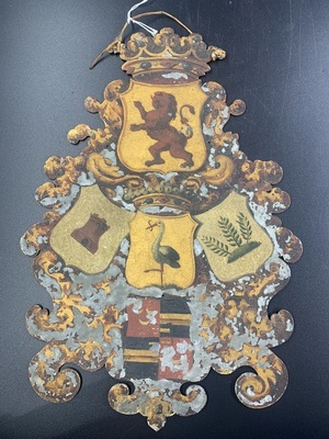 68243922-52ec-456a-97be-1830731c6535.jpeg; 0000-0100-HHI; Grillig gevormd cartouche met wapen van Holland, Voorburg, Den Haag, Rijswijk en Wassenaar; cartouches